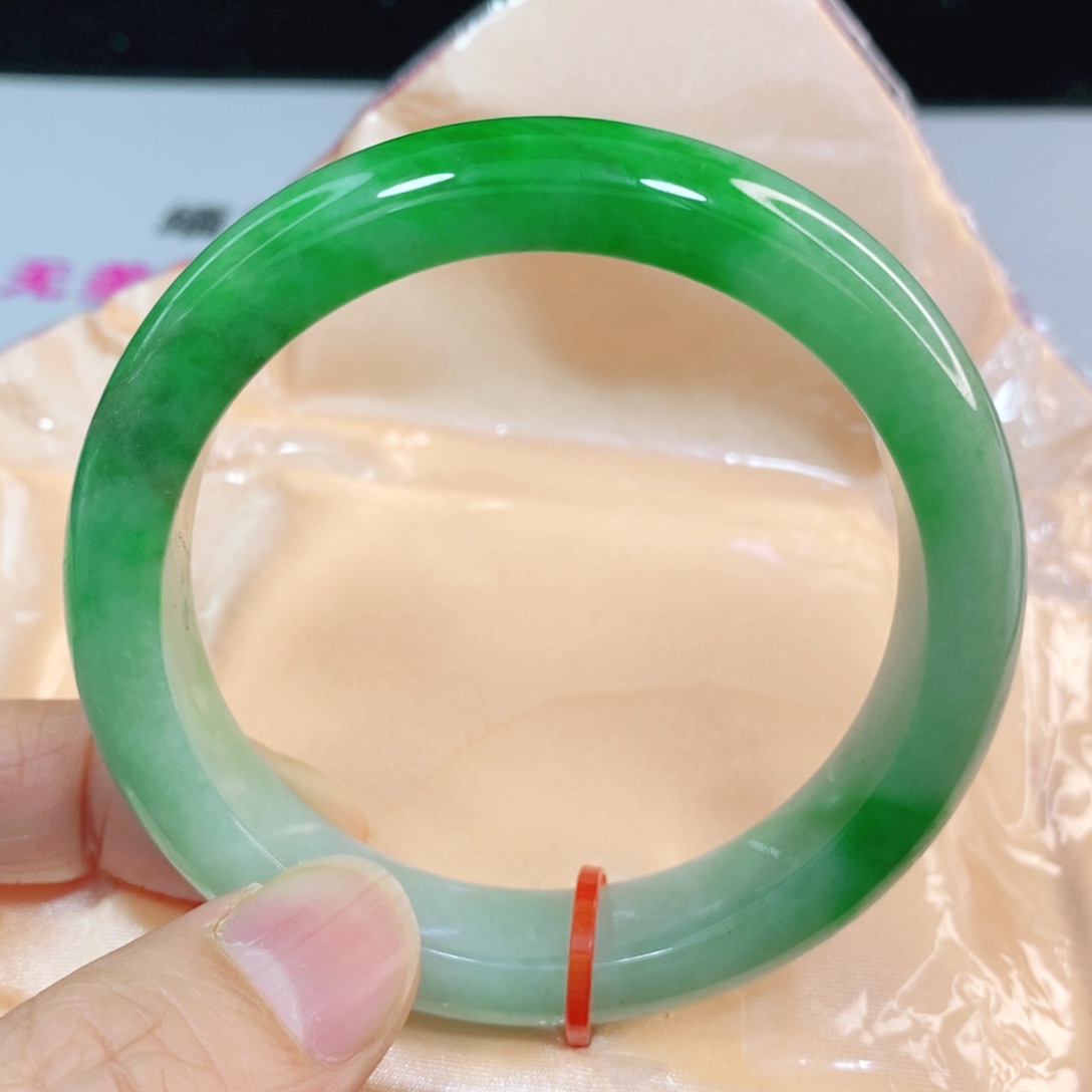 翡翠手镯未镶嵌平*56圈口正圈