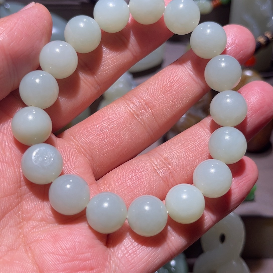 ￴***欢和田玉未镶嵌手链