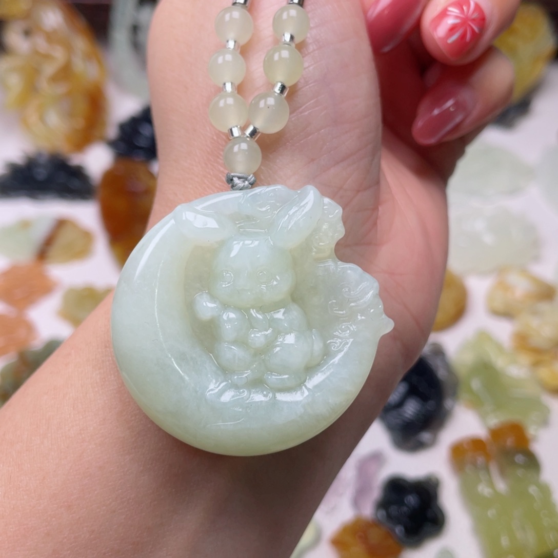 蛇纹石玉颈饰未镶嵌