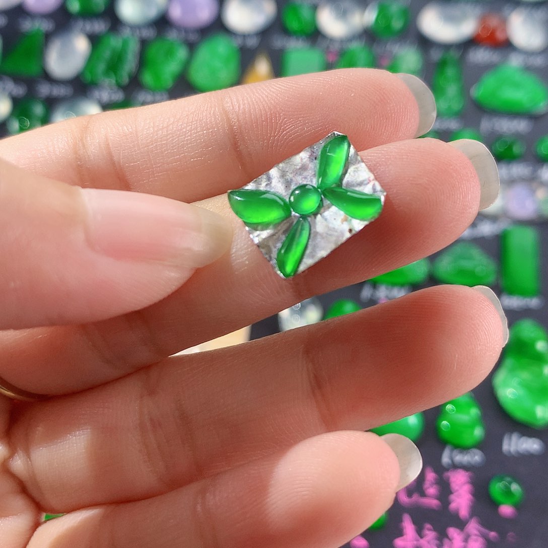 【闪购商品】翡翠颈饰未镶嵌随形5个