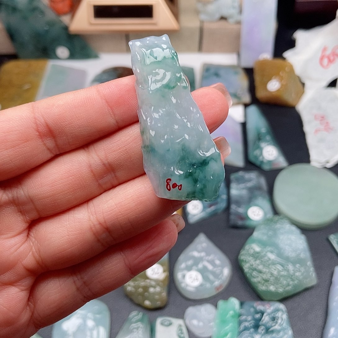 翡翠颈饰未镶嵌翡翠