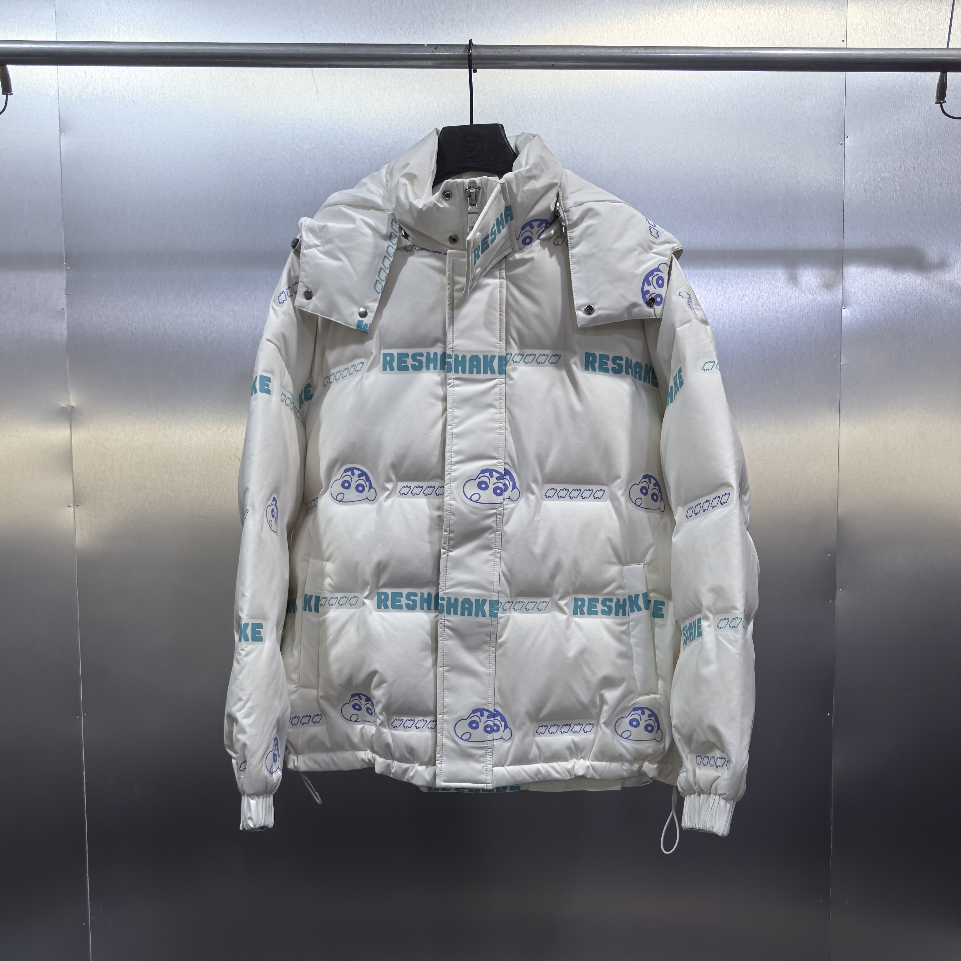 H06-120303-RES秋冬款潮流满印蜡笔小新印花加厚保暖连帽羽绒服