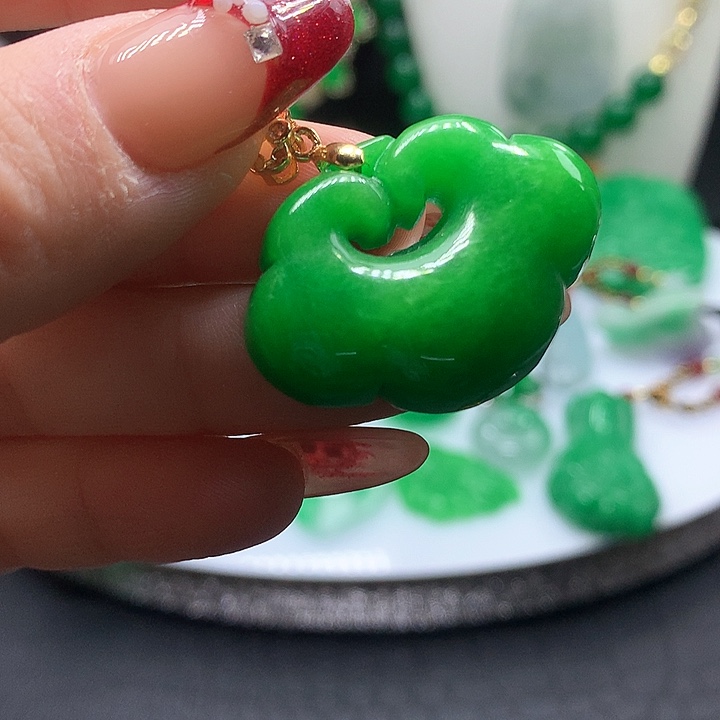 翡翠吊坠(赠链)未镶嵌