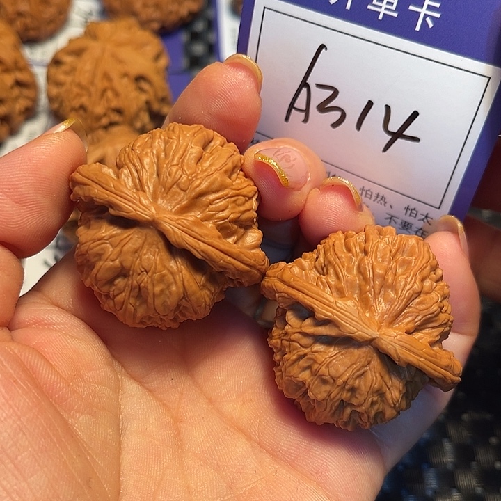 桃核把件41狮子A314