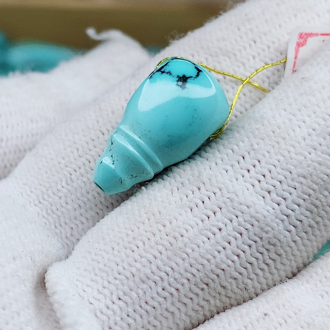 绿松石颈饰未镶嵌