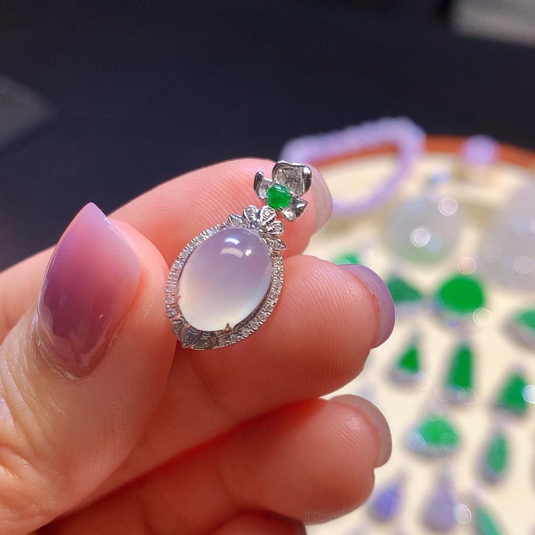 翡翠吊坠(不含链)18K金镶嵌