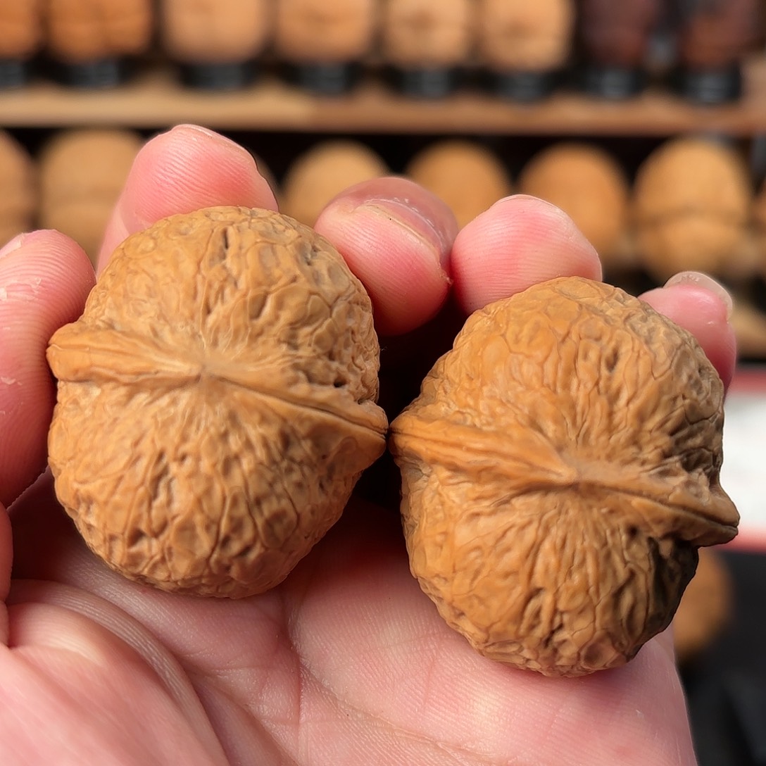 文玩核桃吊坠和尚头