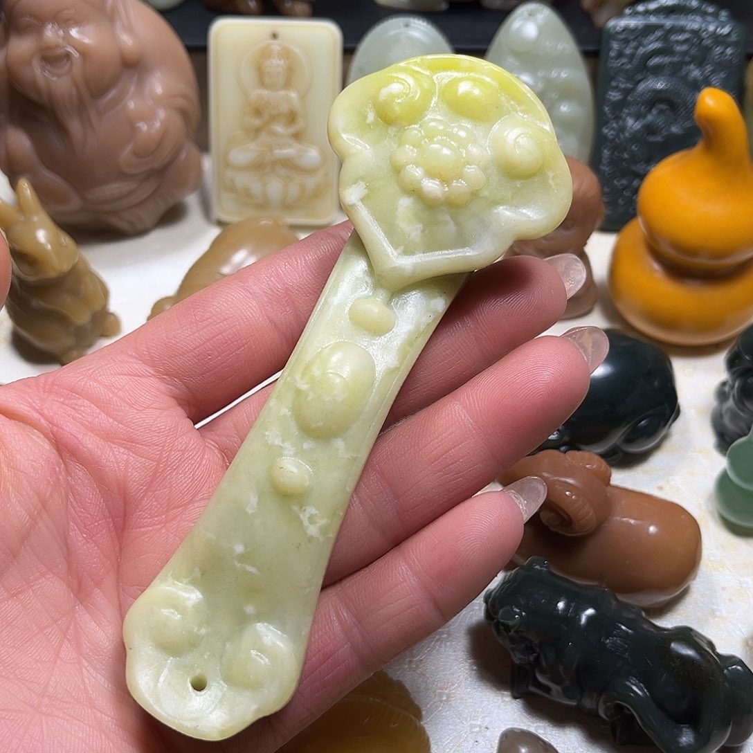 白玉菩提吊坠白玉菩提吊坠