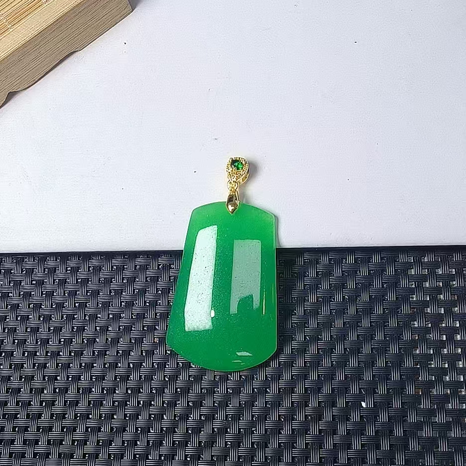 （聚宝严选）d205绿大无事牌吊坠精致气质妈妈款时尚精美