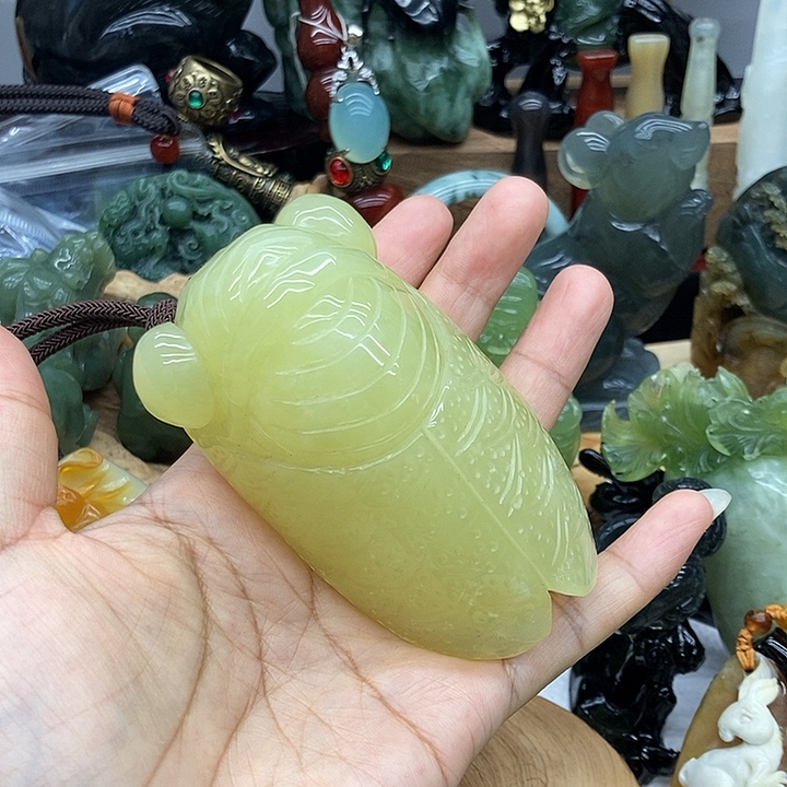 未镶嵌岫玉手把件