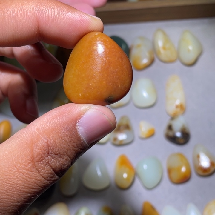 和田玉颈饰未镶嵌15.2克原籽无修