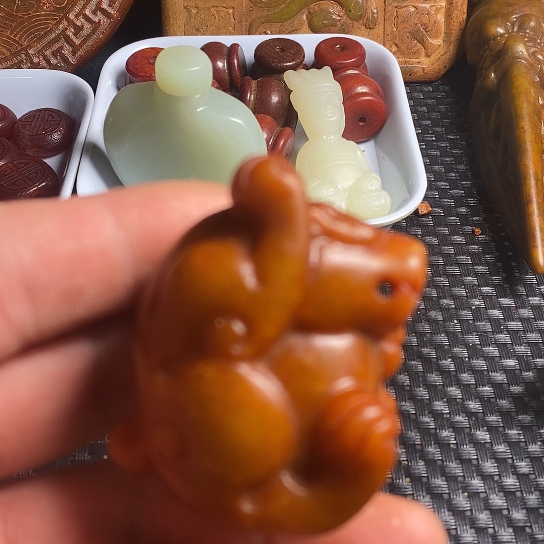 岫玉未镶嵌珠宝奇石