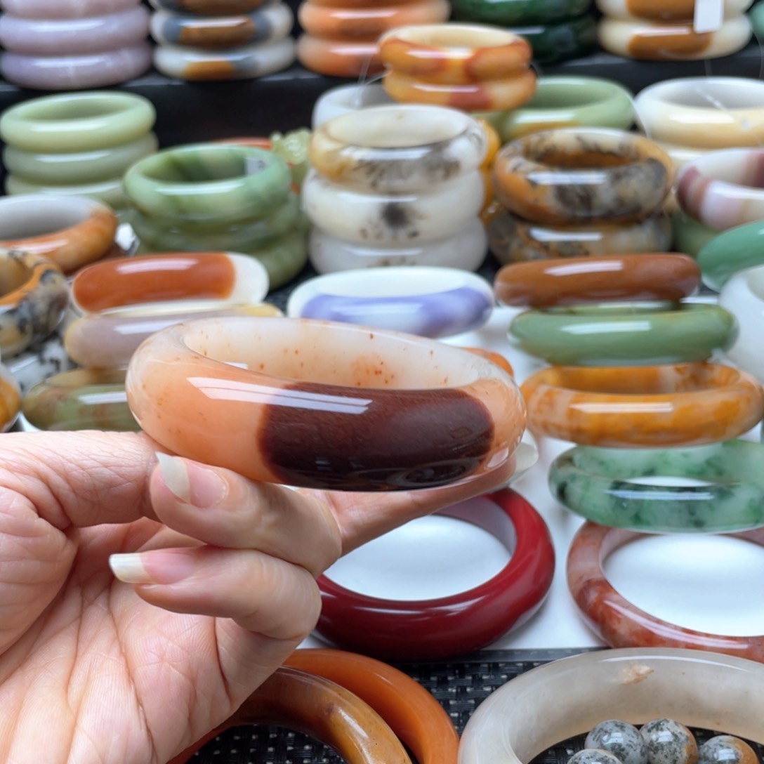 石英质玉手镯未镶嵌如*