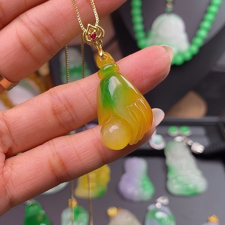 翡翠未镶嵌吊坠(赠链)