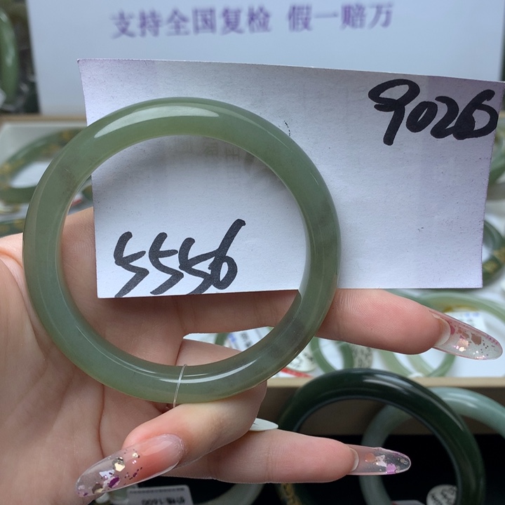 和田玉未镶嵌手镯