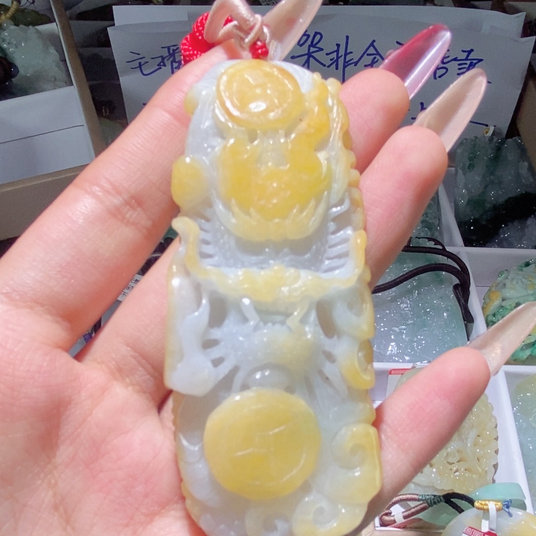 翡翠颈饰未镶嵌翡翠