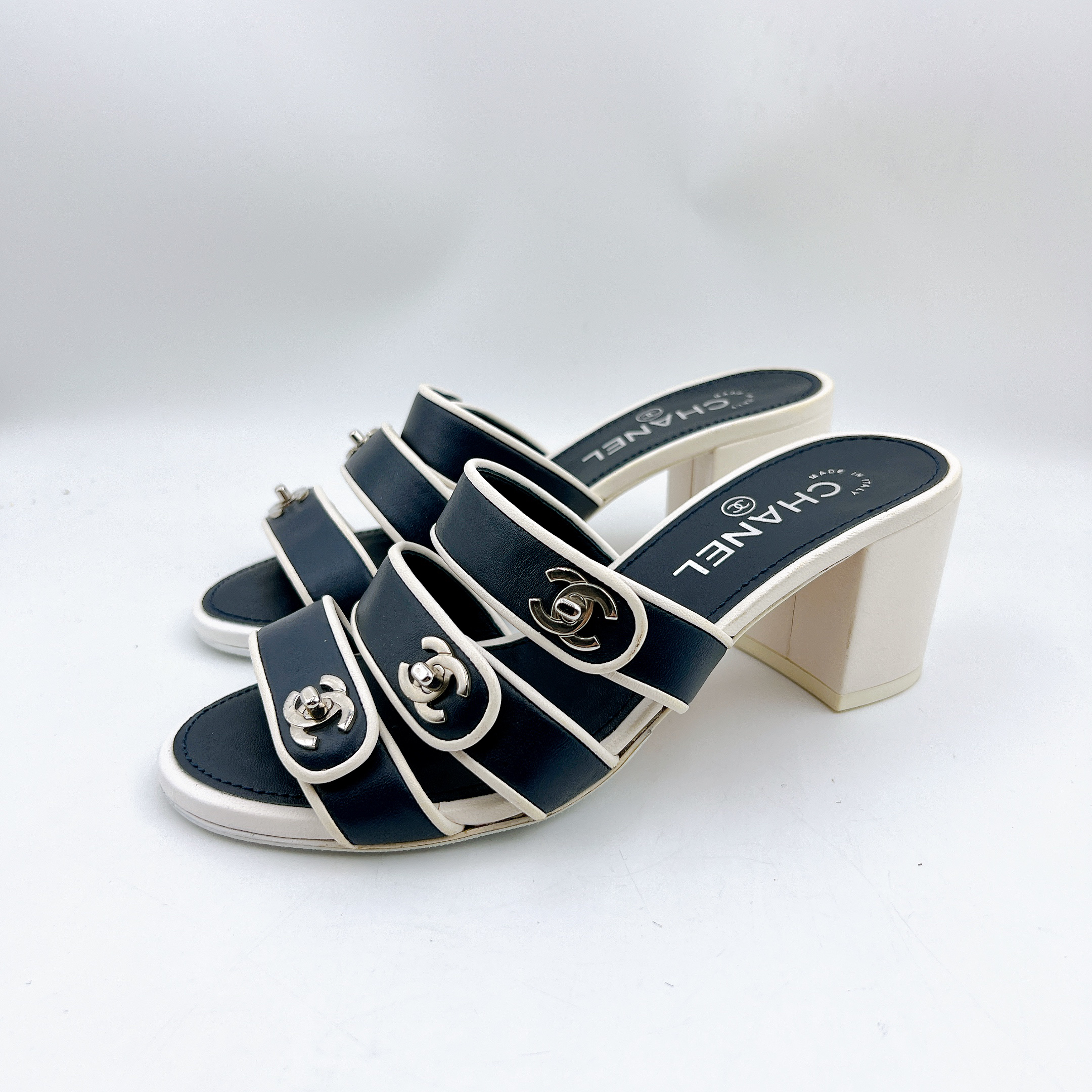 95新 Chanel/香奈儿 37码/经典藏蓝色三环高跟凉拖/BM00875