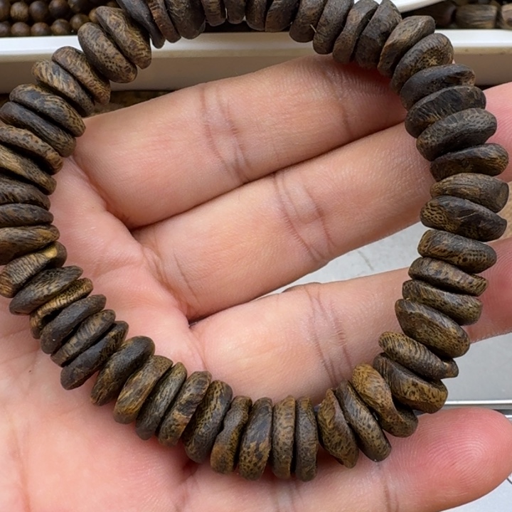 小***烛手串沉香乌身手串16克加