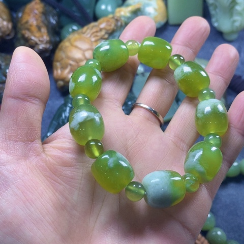 未镶嵌蛇纹石玉手链