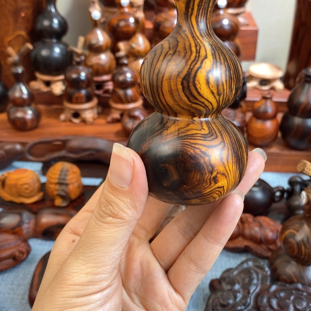 木幸**w微凹黄檀葫芦摆件