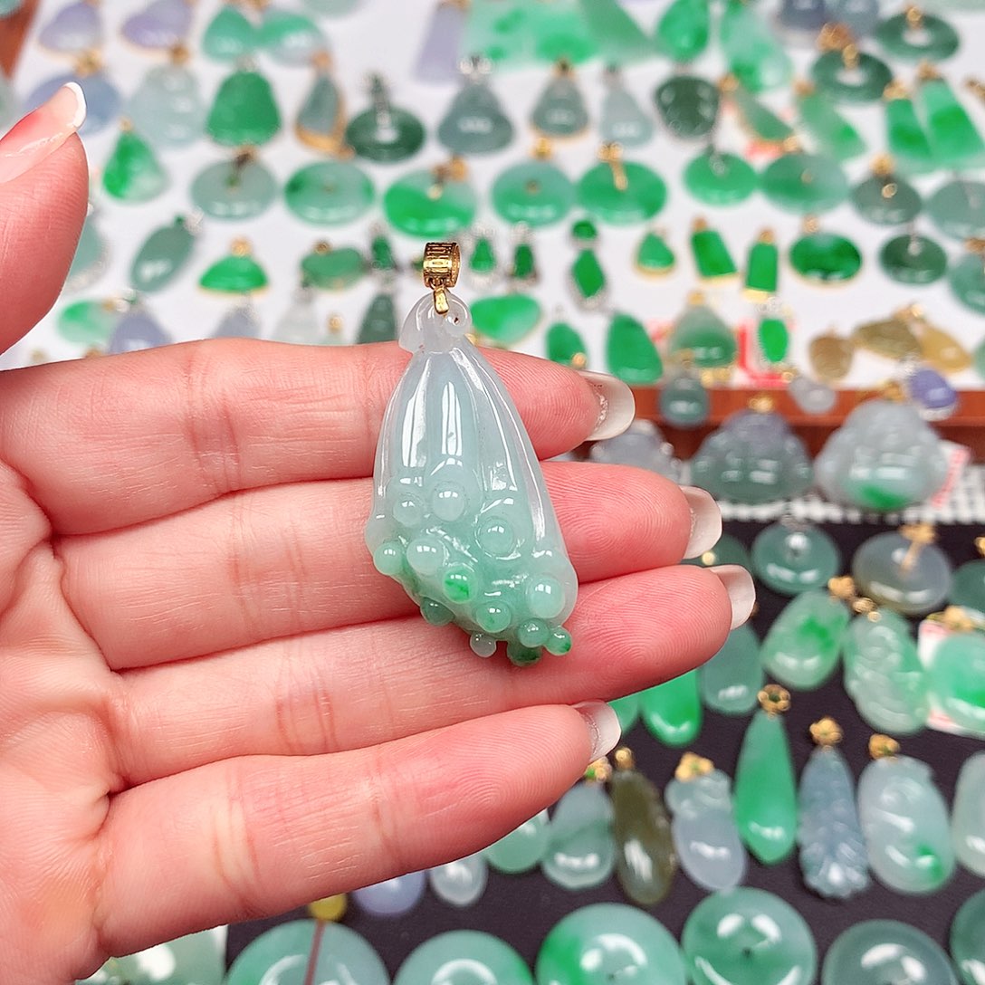 翡翠颈饰18K金镶嵌天然翡翠A货