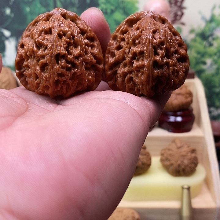 皓***色吊坠文玩核桃三角南疆石