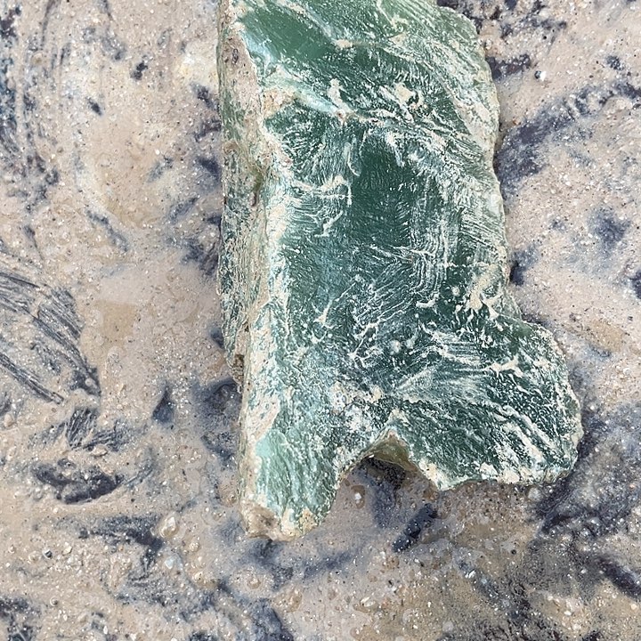 千***草蛇纹石玉未镶嵌天然岫玉原石多样性发一