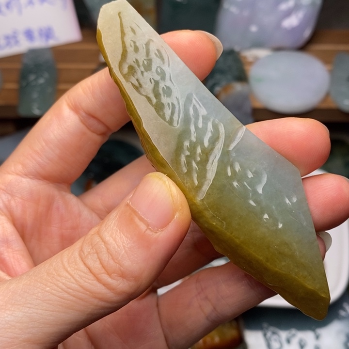 颈饰未镶嵌翡翠天然