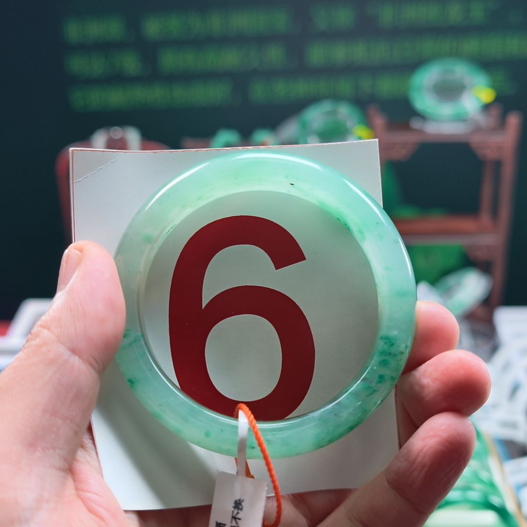 石英质玉（非洲翠）未镶嵌手镯