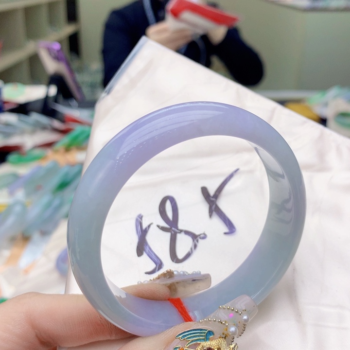 翡翠手镯未镶嵌翡翠手镯