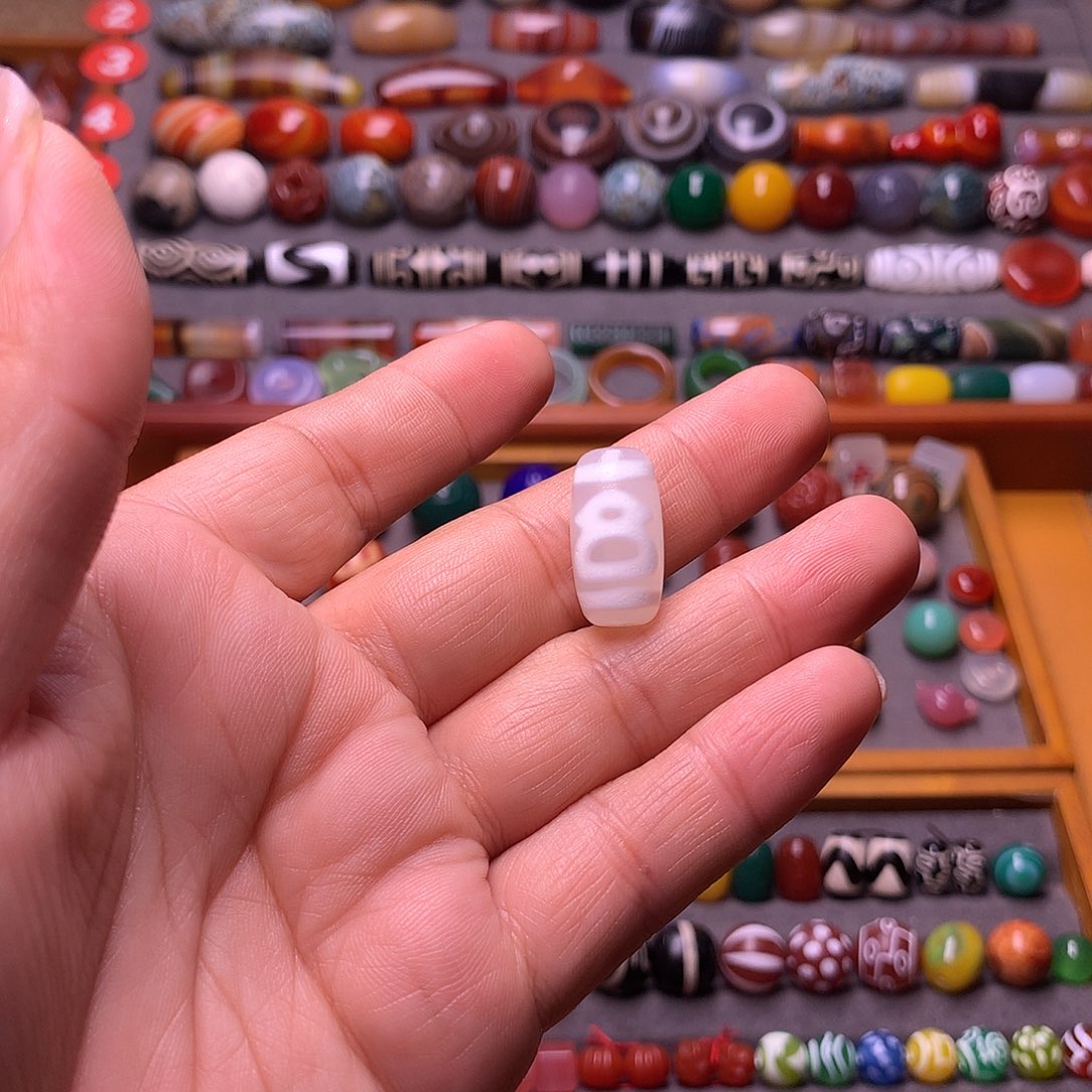 何***)玛瑙/玉髓未镶嵌颈饰