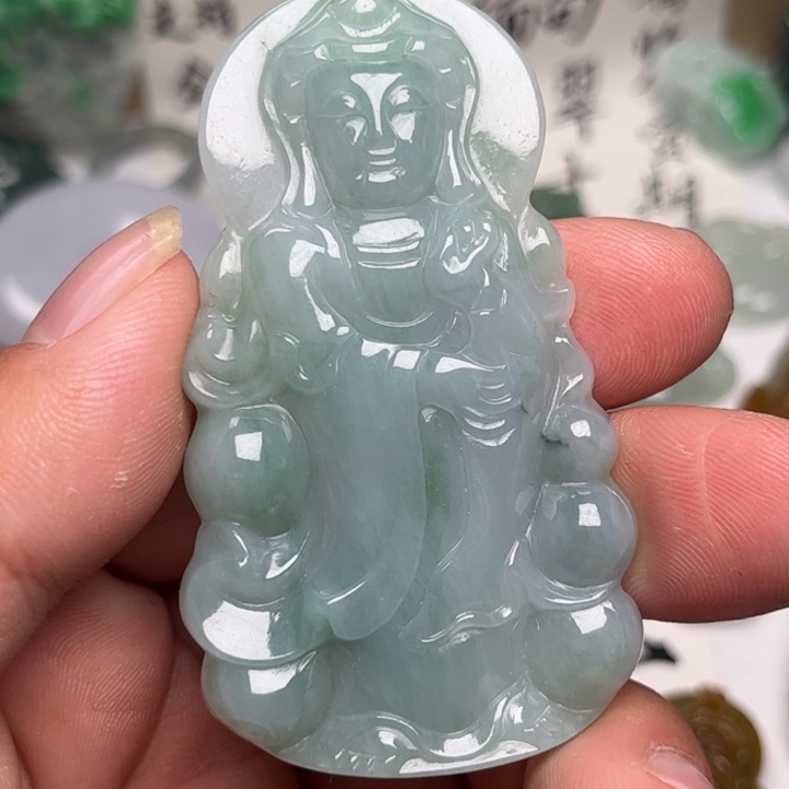 翡翠未镶嵌颈饰站观音