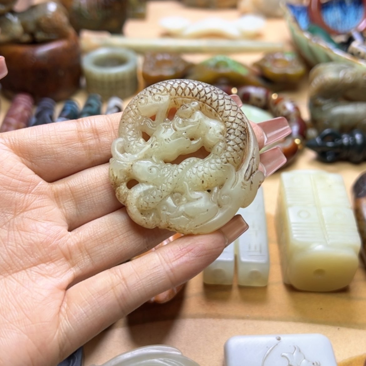 【闪购商品】蛇纹石玉颈饰未镶嵌