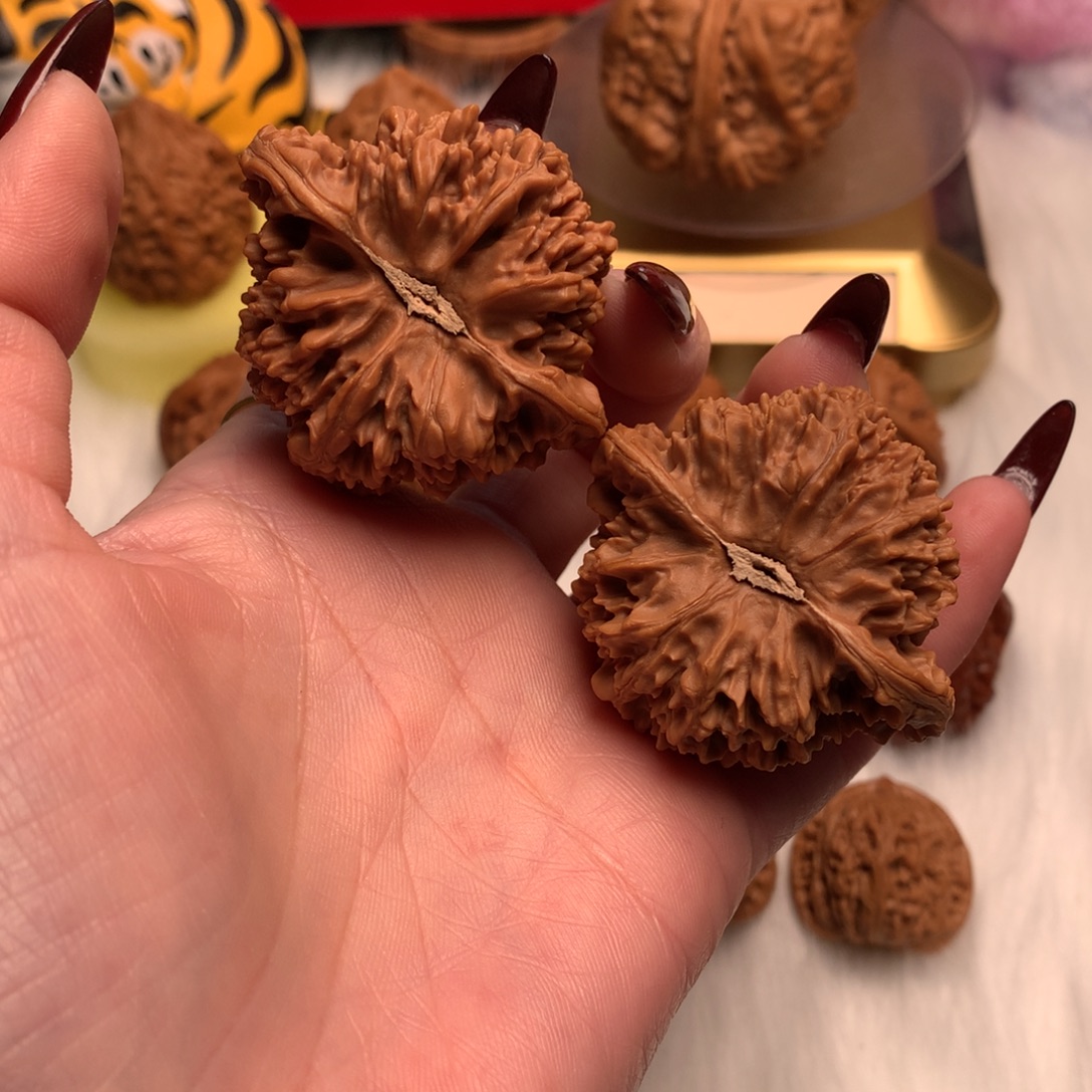 深***海文玩核桃把件45.5百花山