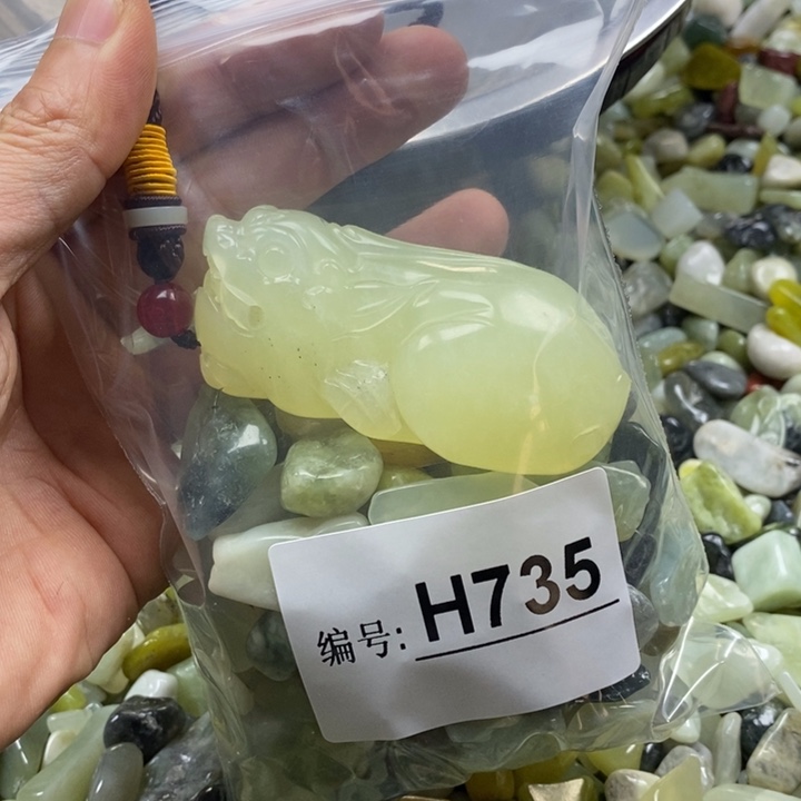 蛇纹石玉鱼缸石未镶嵌