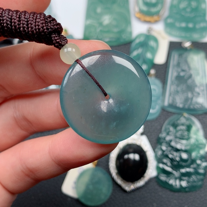 翡翠颈饰未镶嵌翡翠