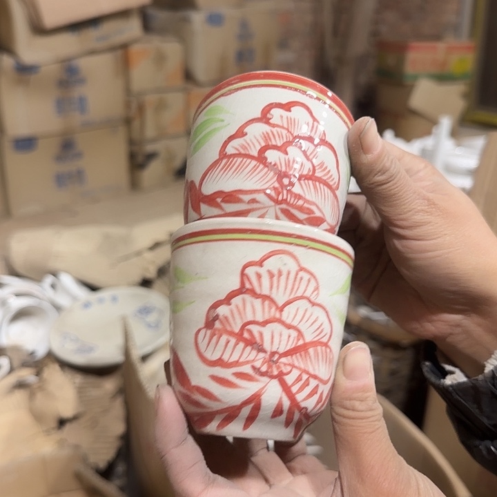 库存微瑕手绘杯两个