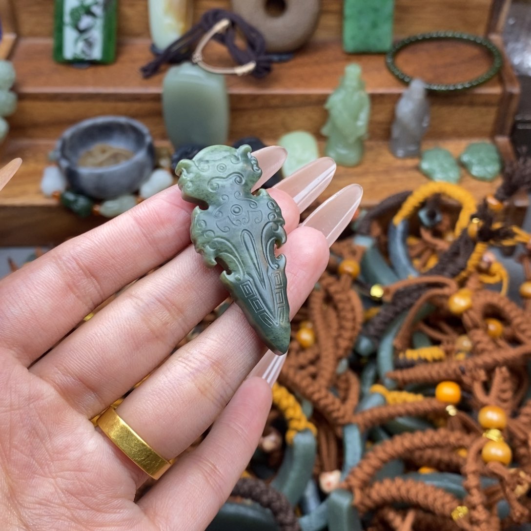 和田玉颈饰未镶嵌