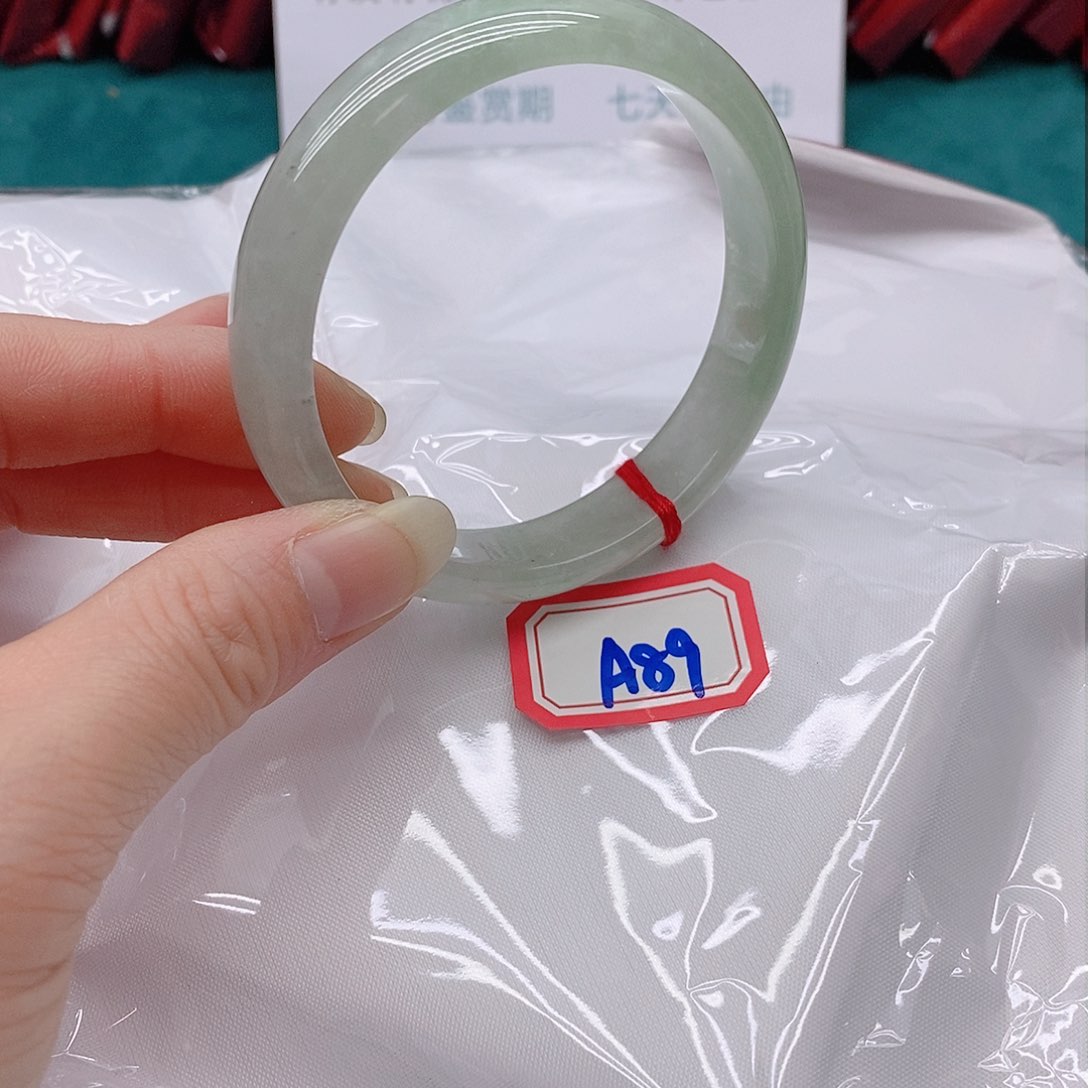 翡翠手镯未镶嵌小*人A899999999