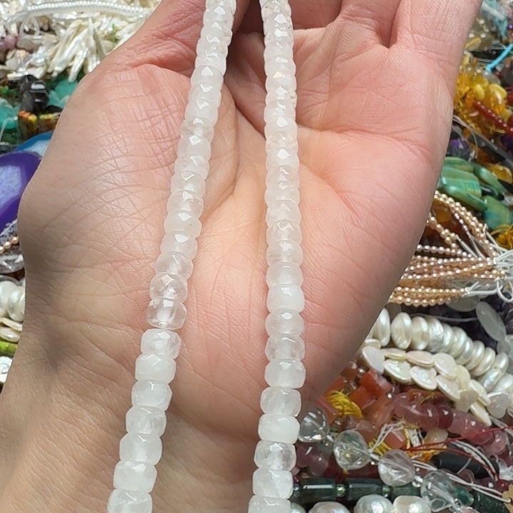 玛瑙/玉髓未镶嵌珠宝半成品一条7mm白水晶切面