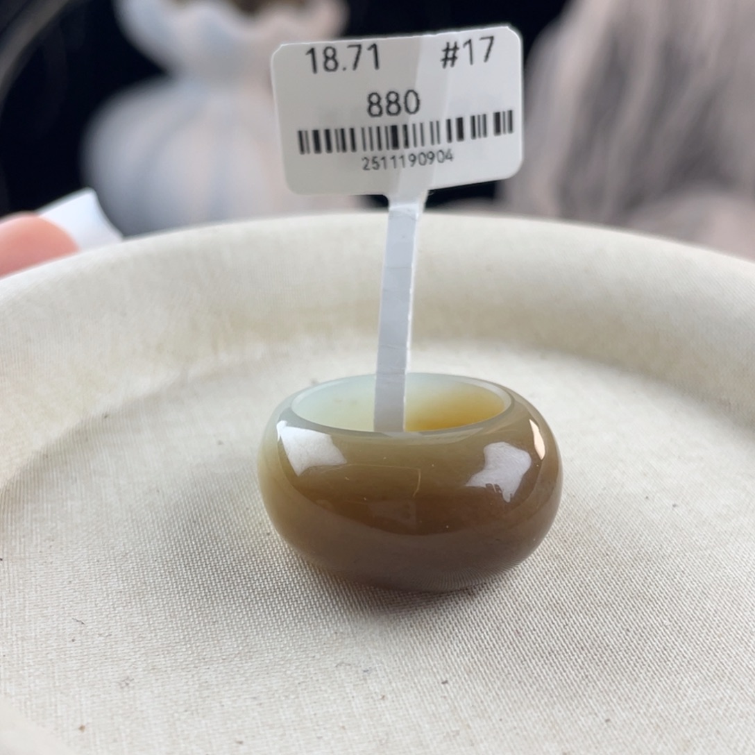 潇***月和田玉未镶嵌戒圈