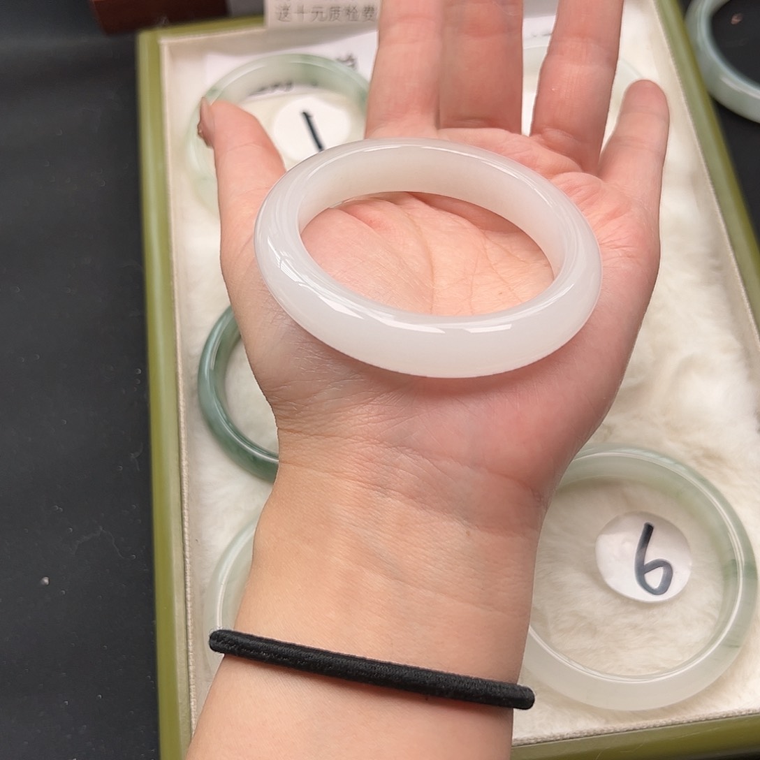 石英质玉手镯未镶嵌成****_243