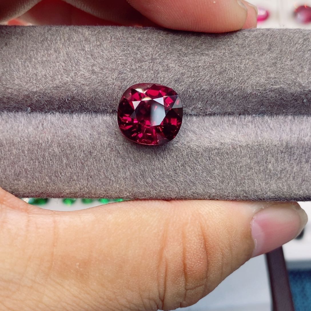 石榴石（紫牙乌）裸石未镶嵌镁铝石榴石8.2克拉