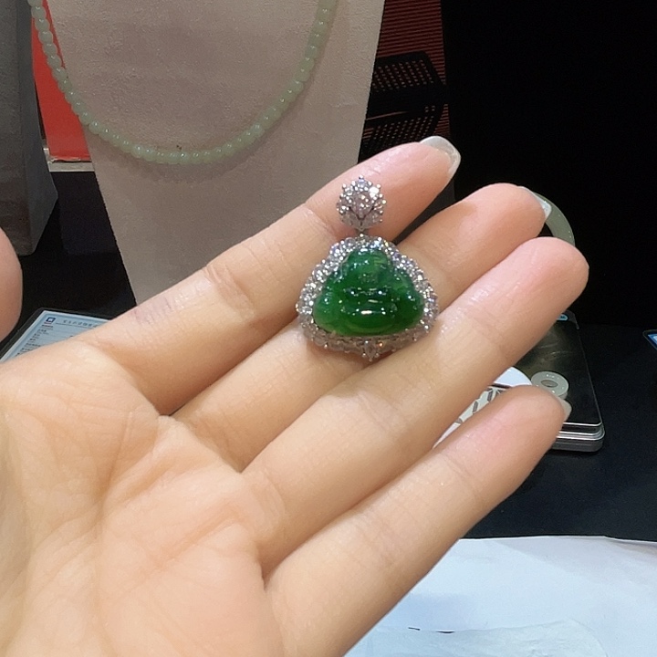 如***诗翡翠银S925镶嵌颈饰