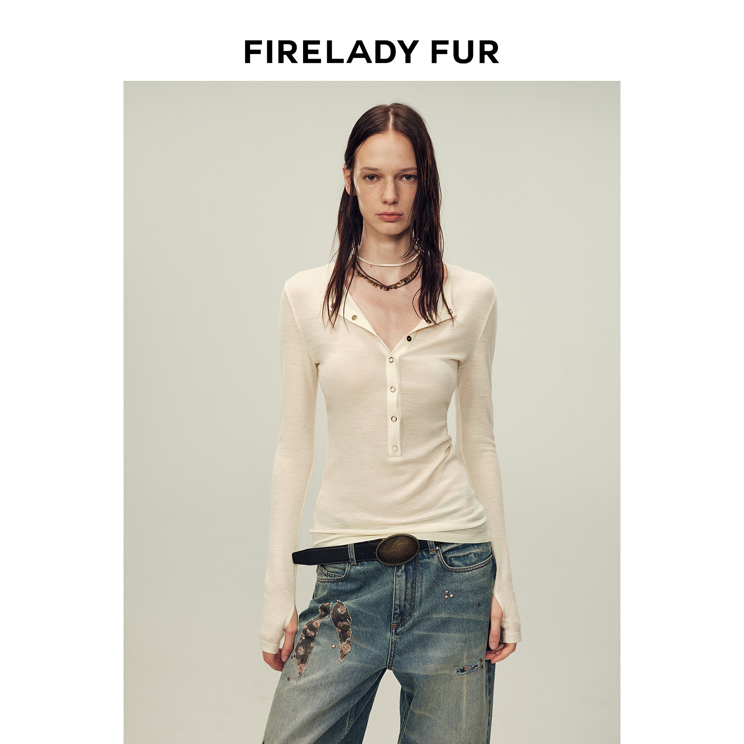 付智恩   深v领钉扣长袖T恤