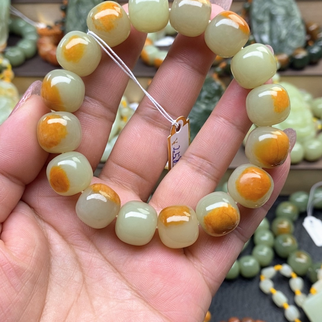 透闪石质玉未镶嵌手串