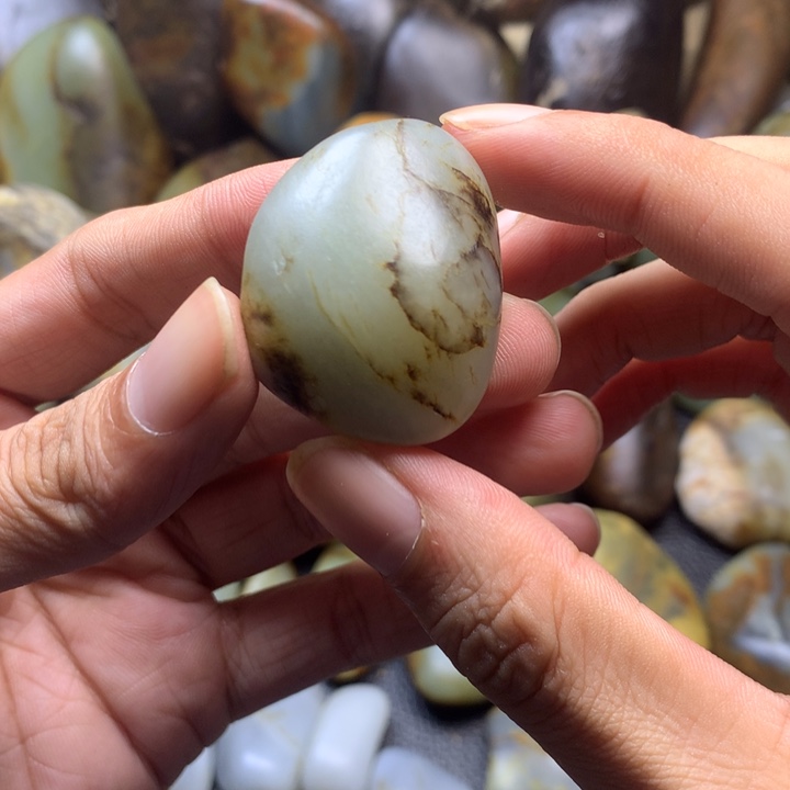 集***》和田玉未镶嵌颈饰