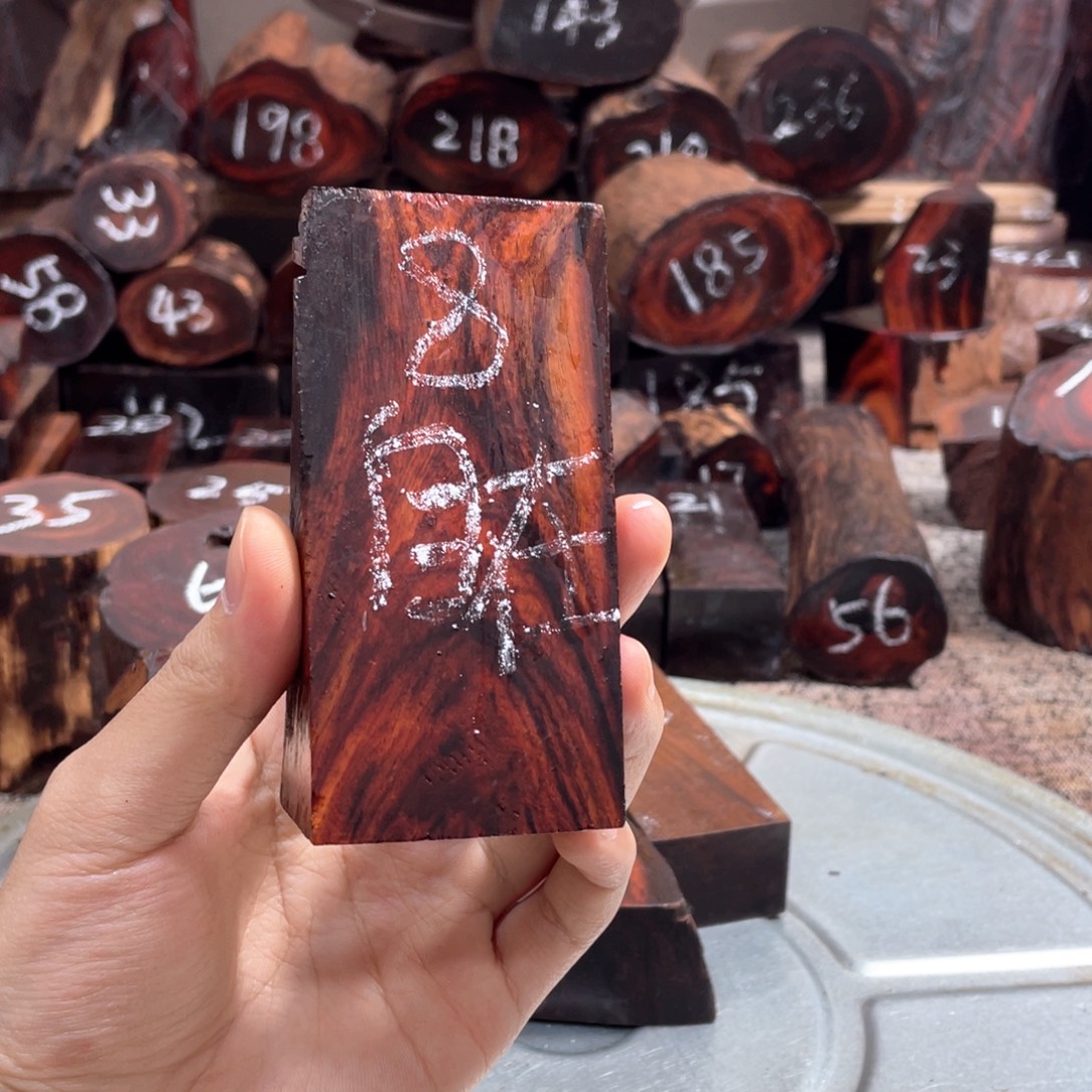 交趾黄檀（大红酸枝）