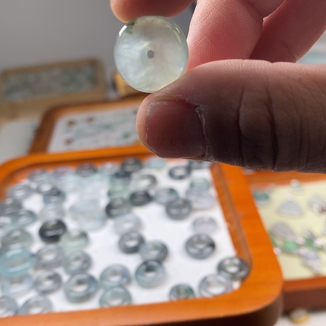 翡翠颈饰未镶嵌枫**.平安扣