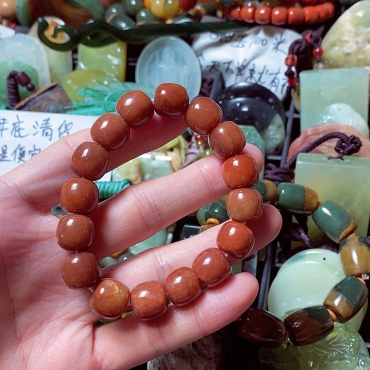 蛇纹石玉颈饰未镶嵌